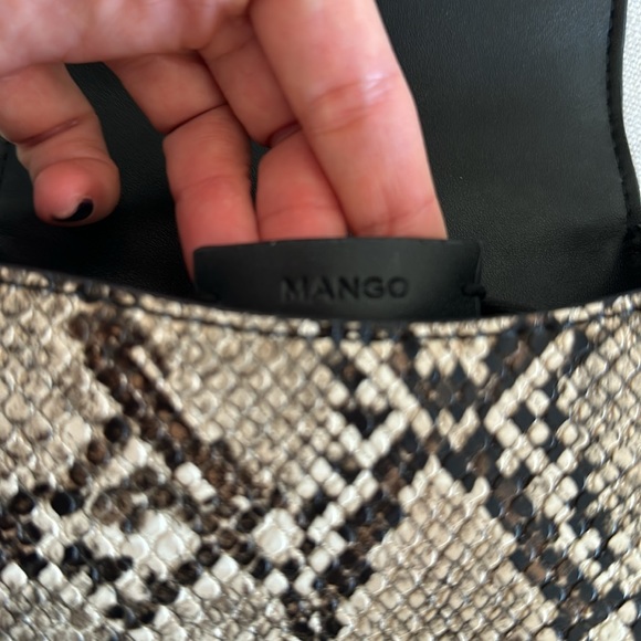 MANGO Crossbody Bag in snake Print - Picture 4 of 11